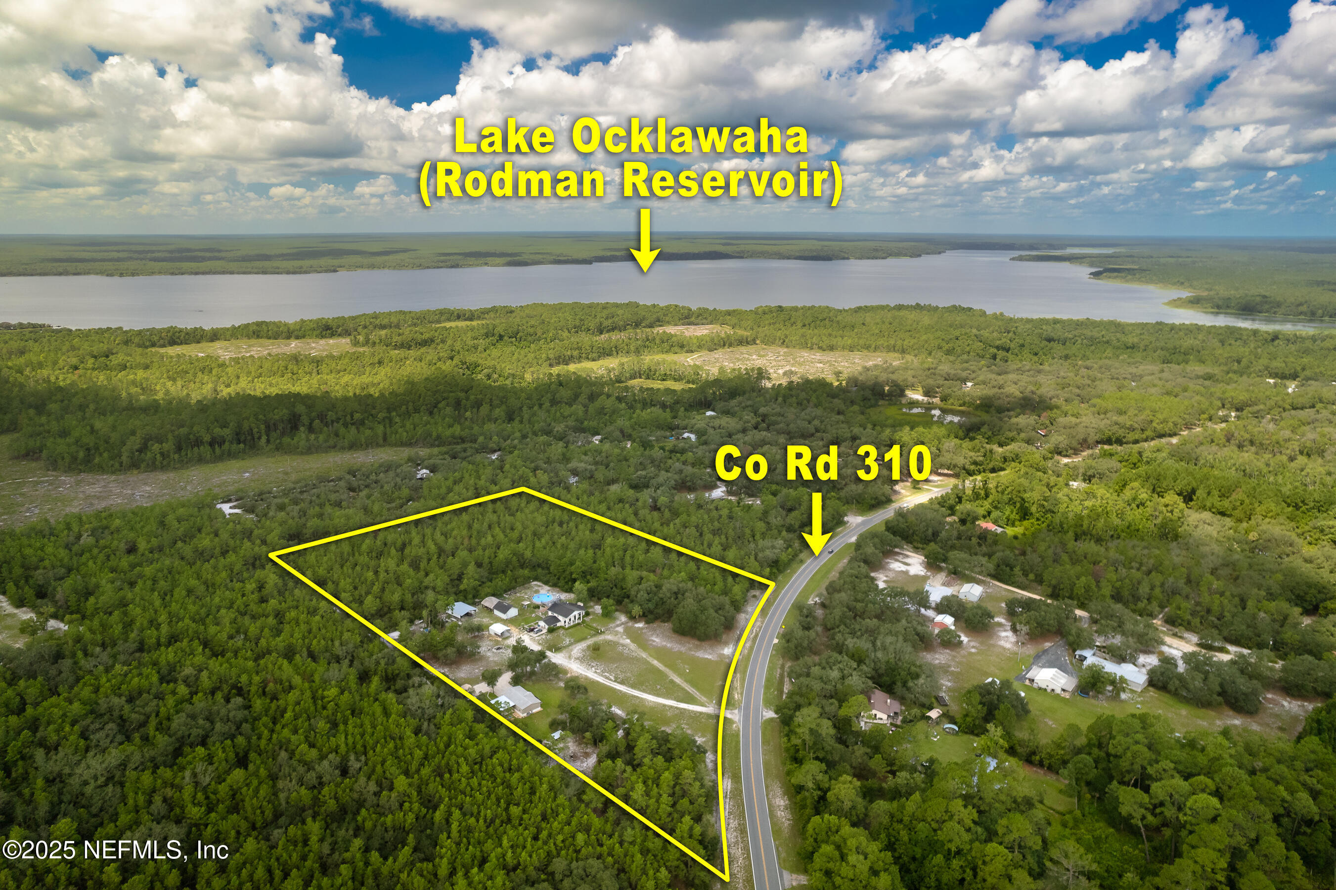 Property Photo: 527 County Road 310 FL 32177