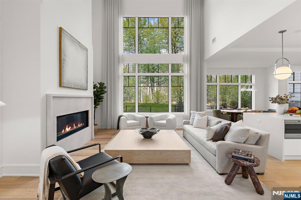 Property Photo:  23 Stone Bridge Court  NJ 07627 