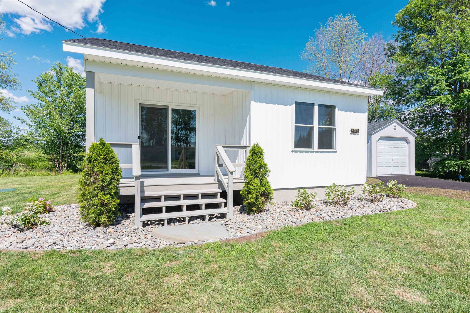 Property Photo: 489 Lakewood Drive VT 05488