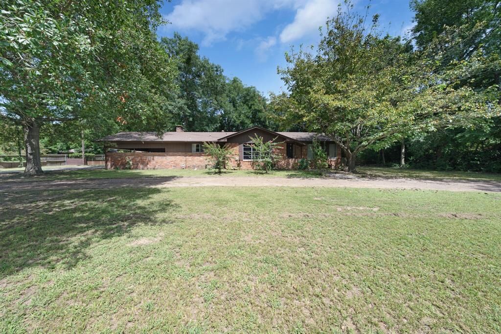 Property Photo:  302 N Sissy Spacek  TX 75783 