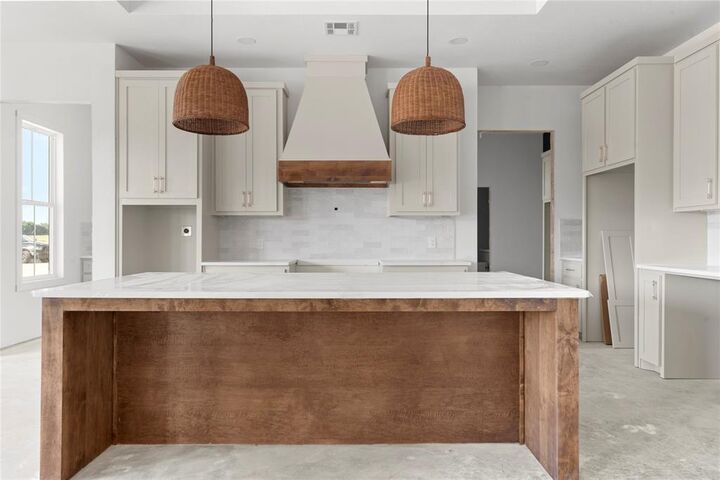 Property Photo: 1028 Cecilia Court TX 76706