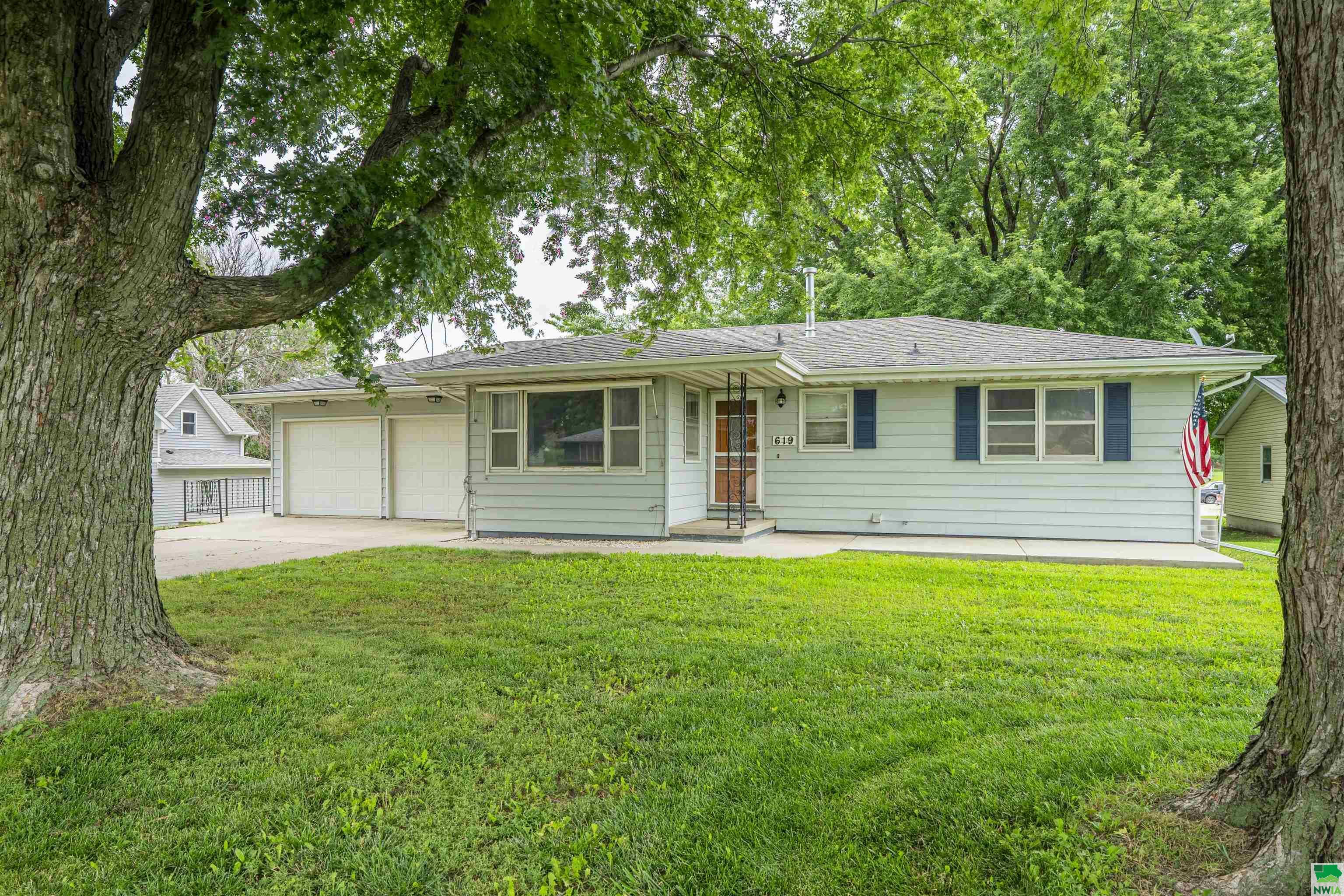 Property Photo: 619 S Marion St IA 51050