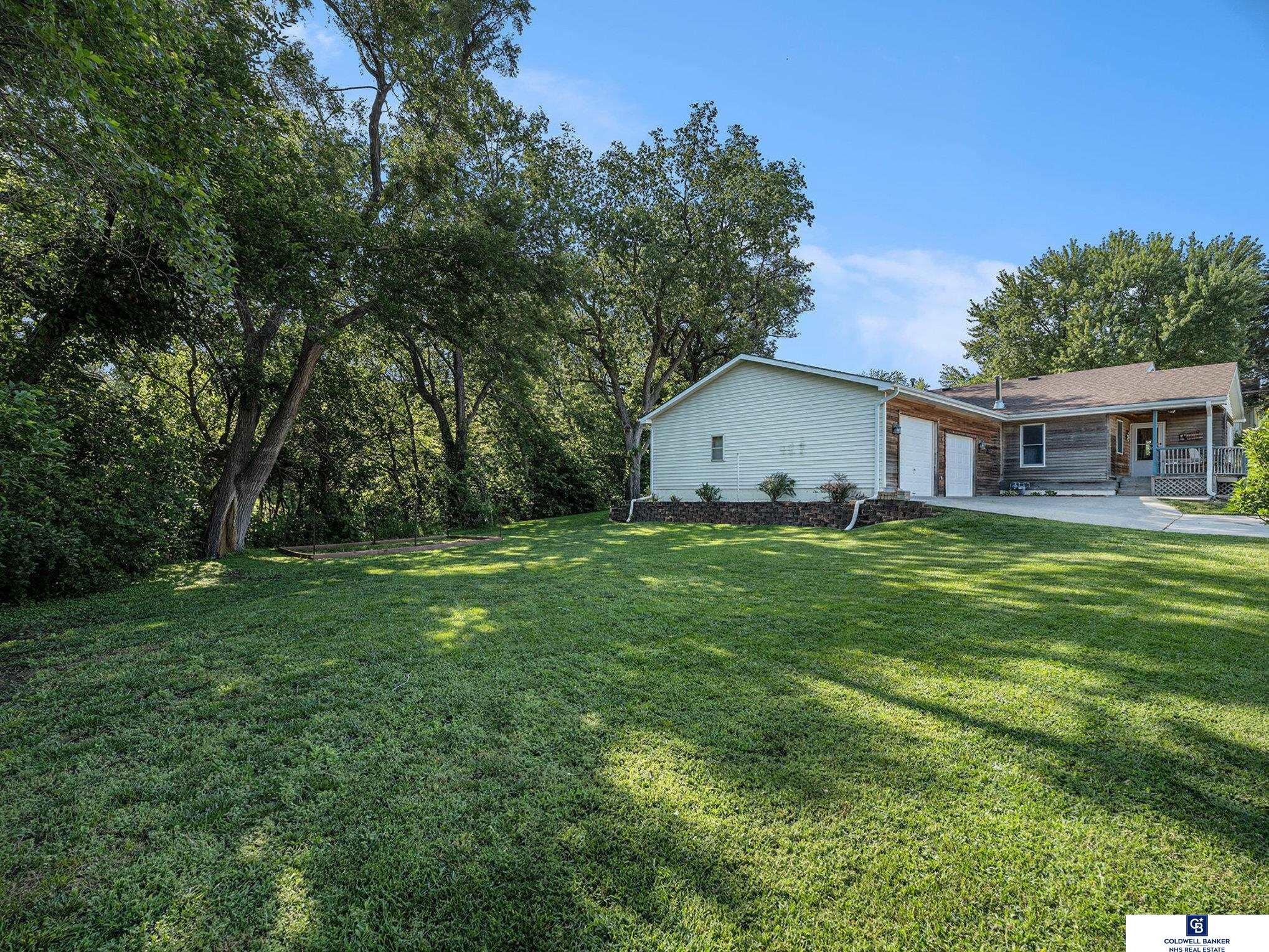 Property Photo: 542 Cedar Street NE 68003