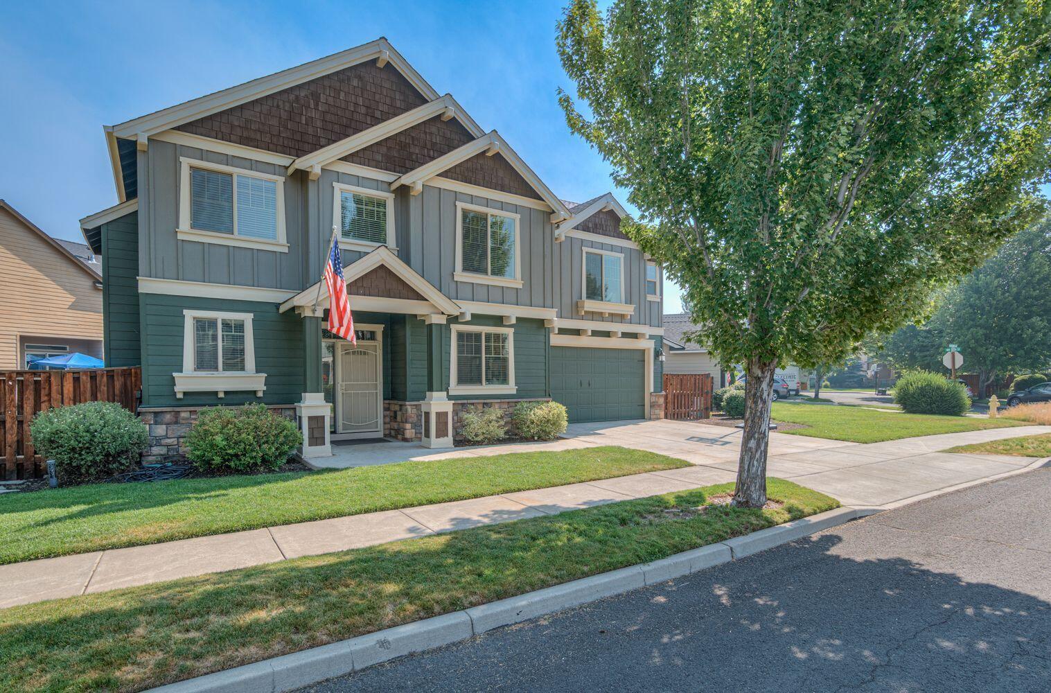 Property Photo:  630 NW 28th Street  OR 97756 