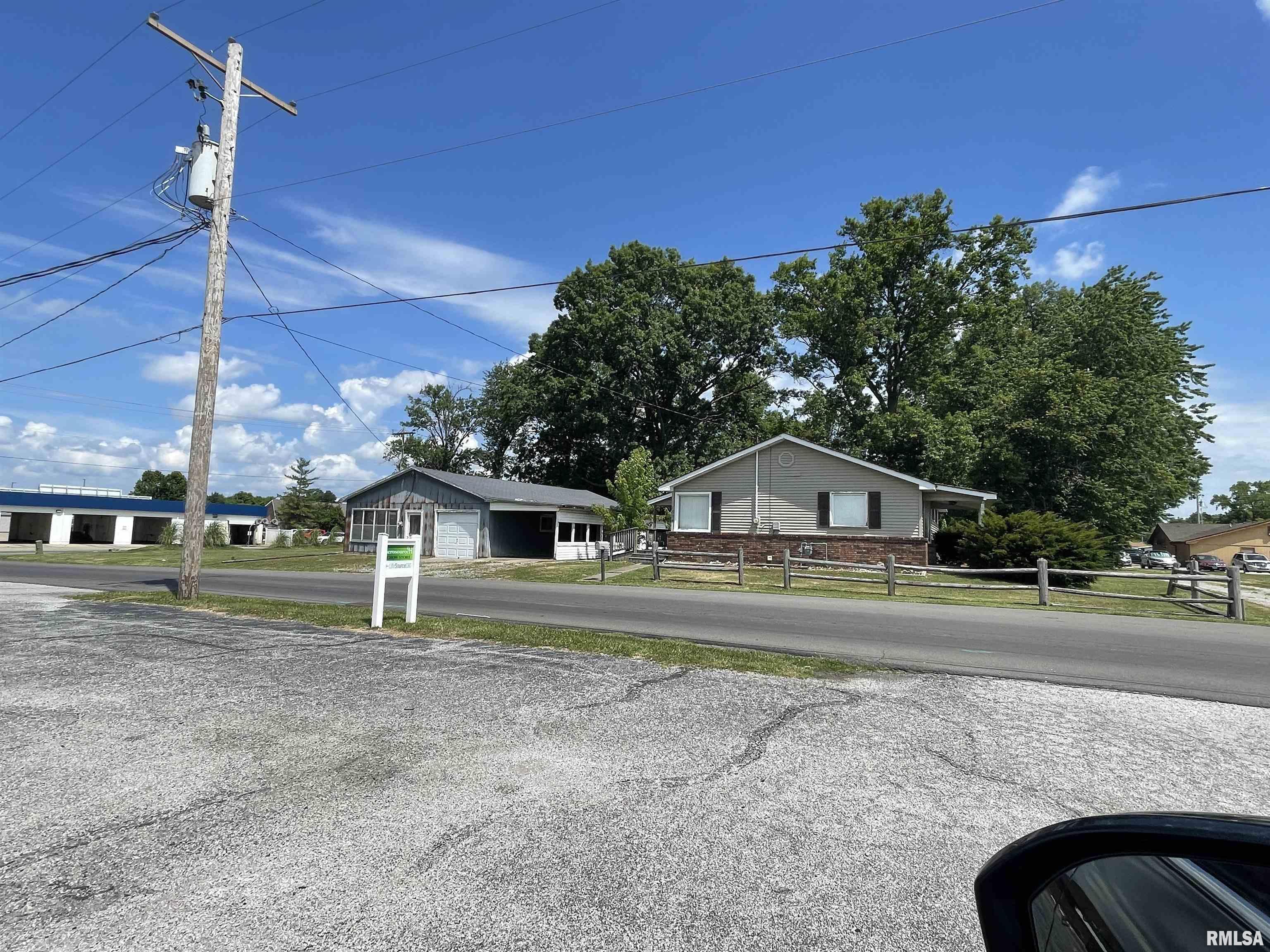 Property Photo: 1504 W Dufour Street IL 62959