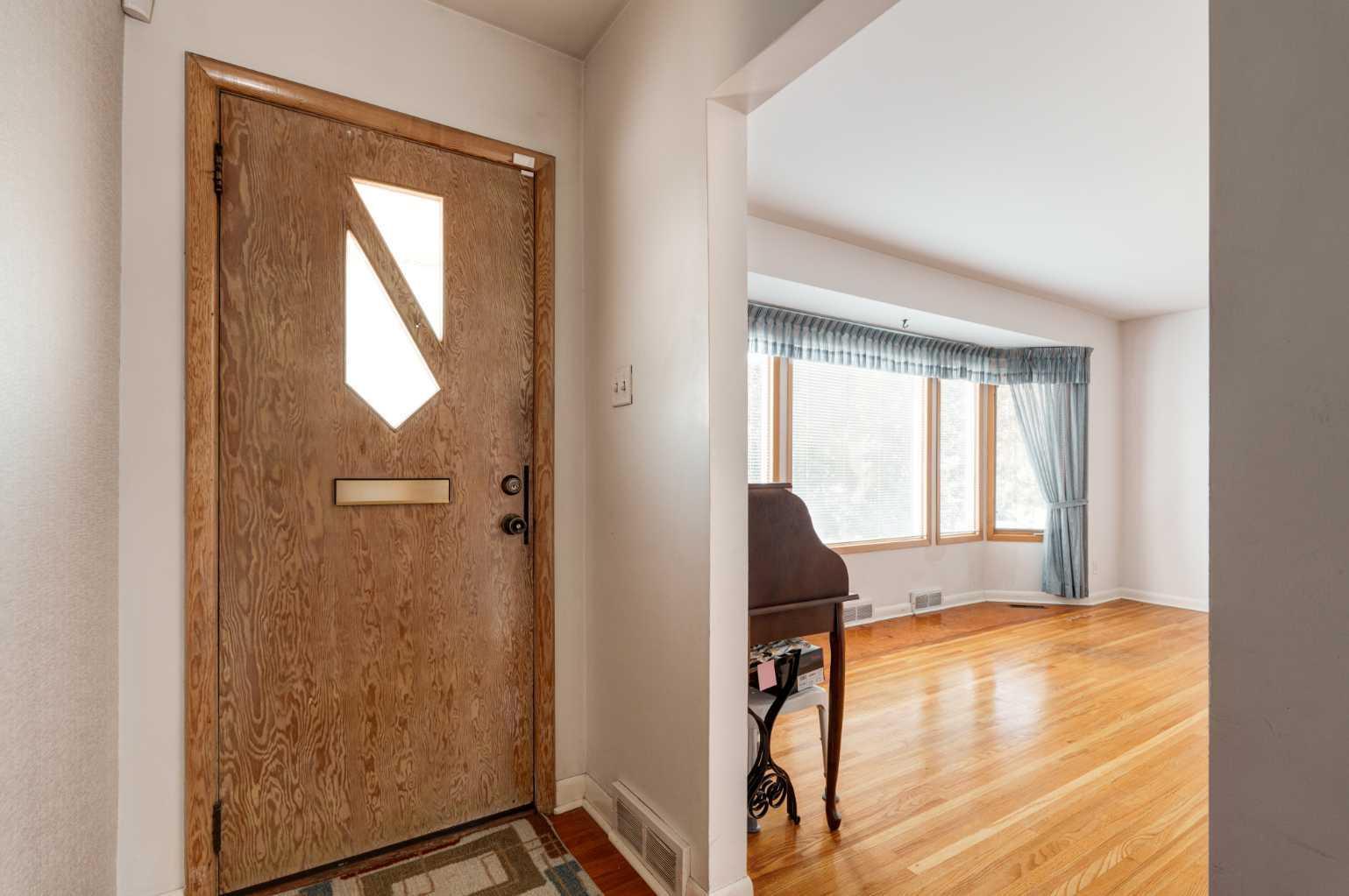 Property Photo: 2021 33 Street SW AB T3E 2S7