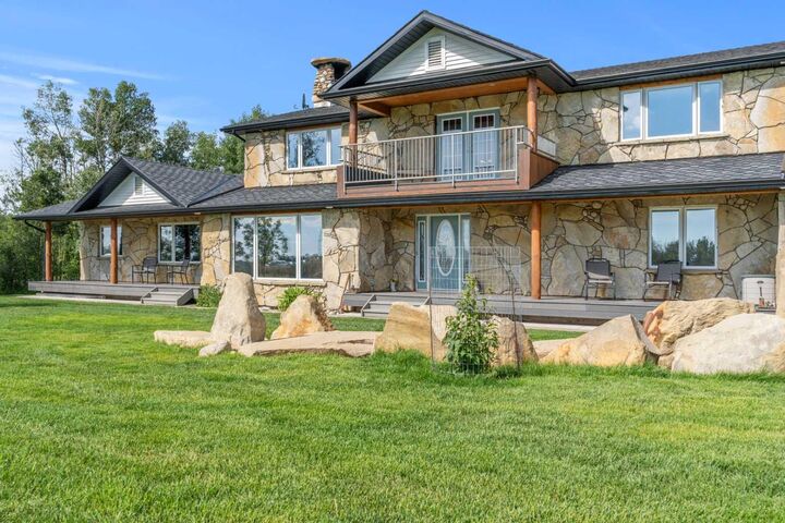 Property Photo:  17 Oak Avenue  AB T1S 1K6 