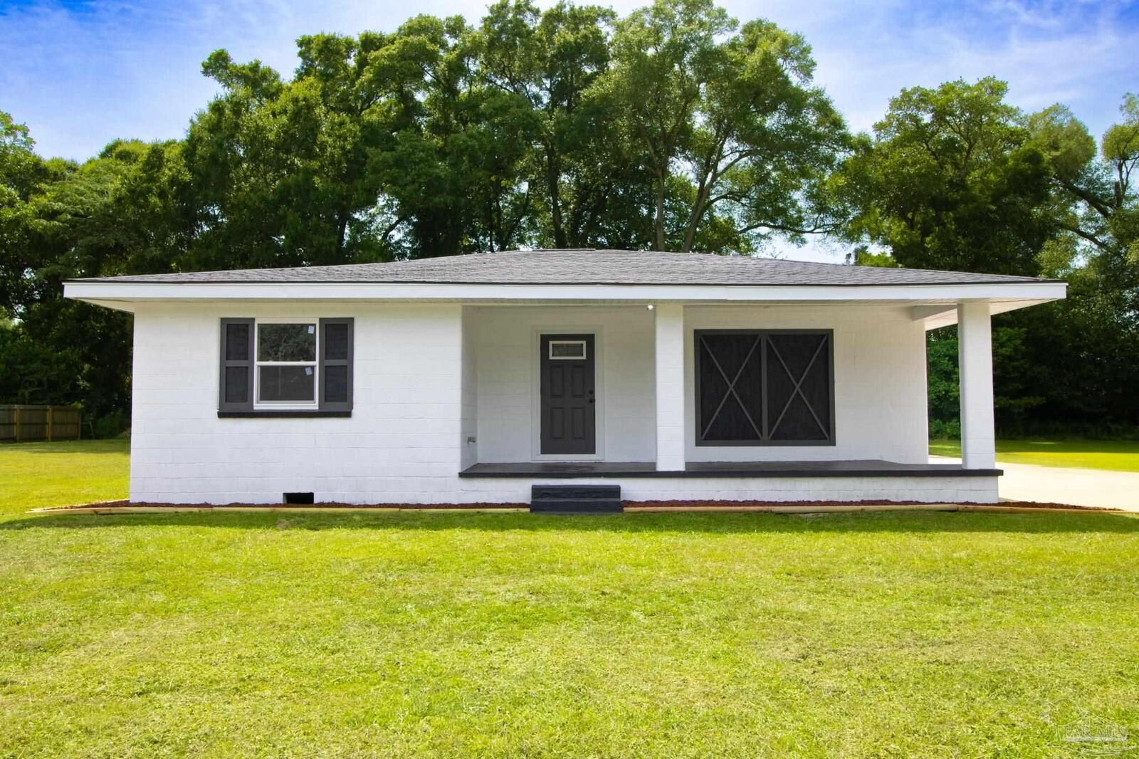 Property Photo: 607 N 69th Ave FL 32506