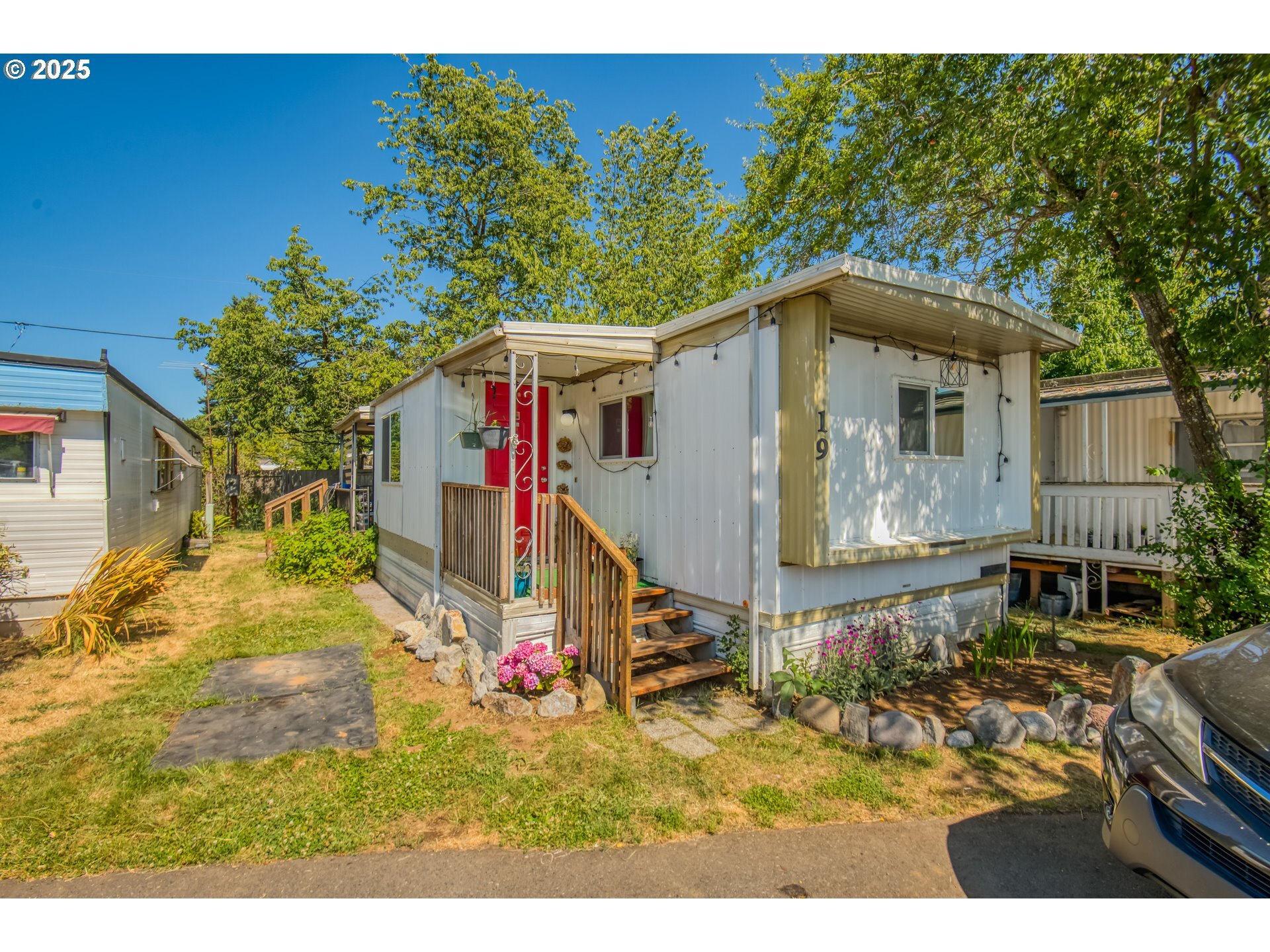 Property Photo: 16745 SE Division St 19 OR 97236