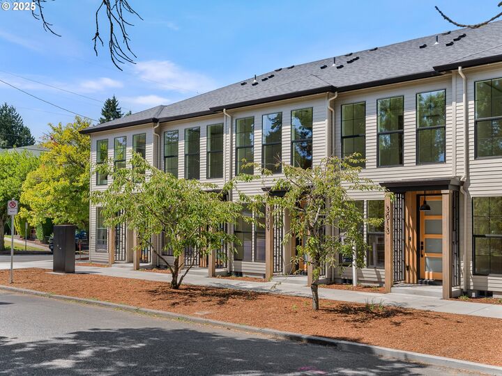 Property Photo:  3017 NE Ainsworth Ave 5  OR 97211 
