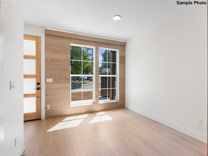 Property Photo:  3017 NE Ainsworth St  OR 97211 