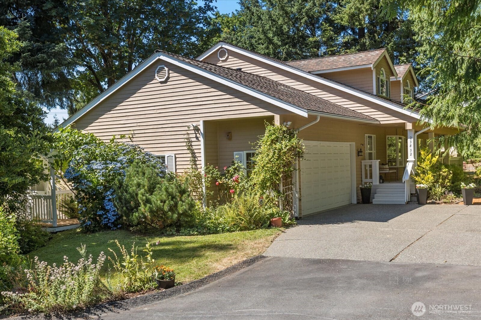 Property Photo: 23832 45th Avenue SE WA 98021