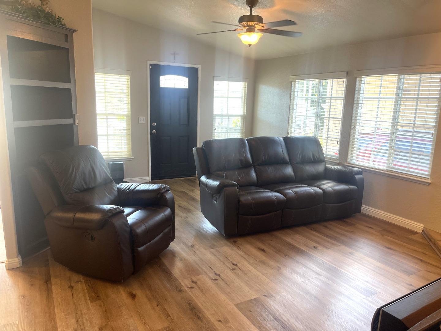 Property Photo:  500 West 10th Street 61  CA 95020 