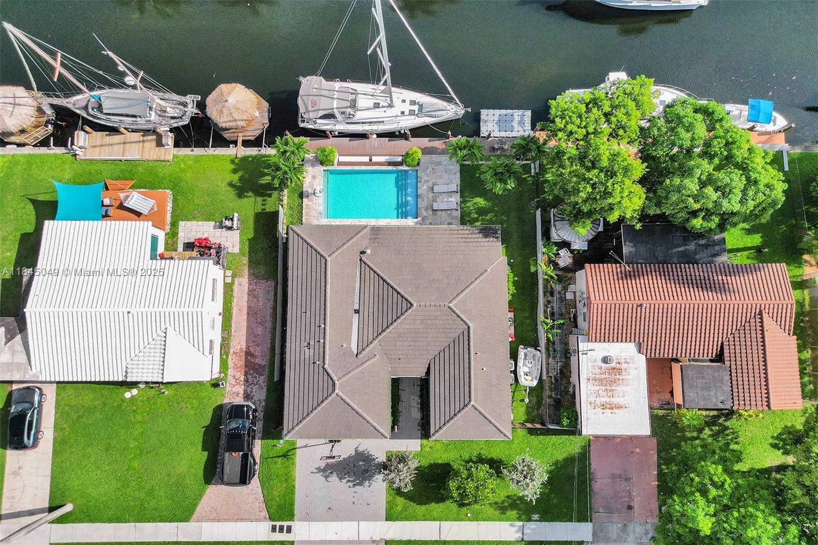 Property Photo:  1021 Guava Isle  FL 33315 