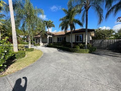 Property Photo: 10375 SW 111th St FL 33176