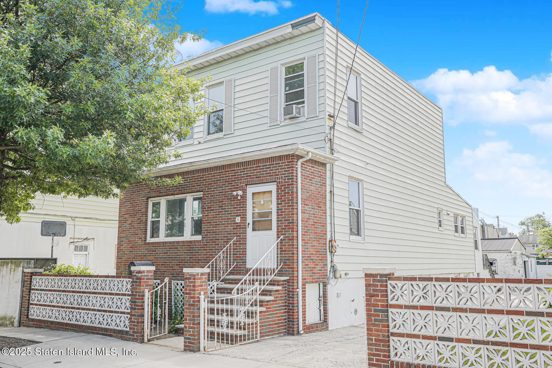 Property Photo:  18 St. Mary'S Avenue  NY 10305 