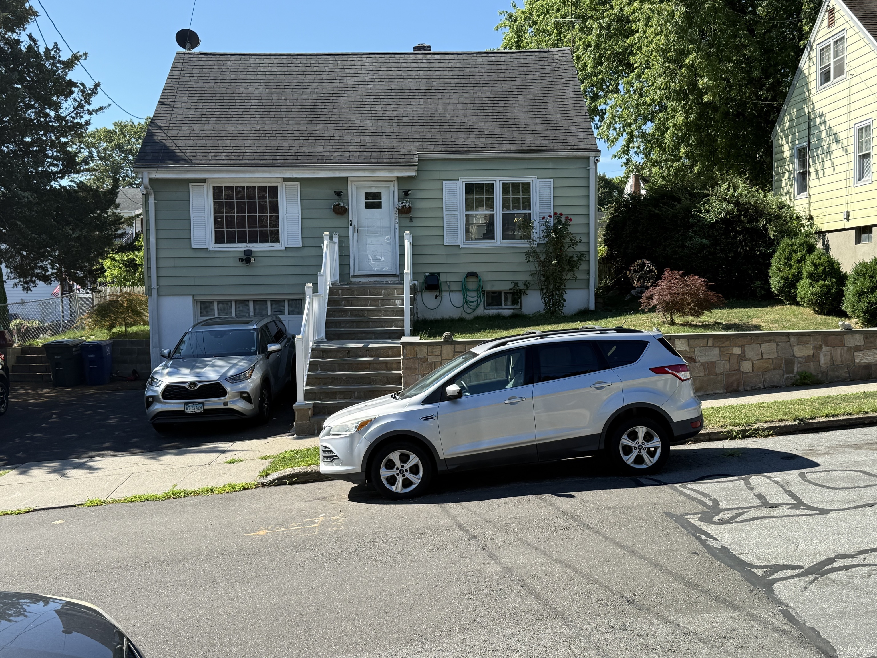 Property Photo: 325 Goldenrod Avenue CT 06606
