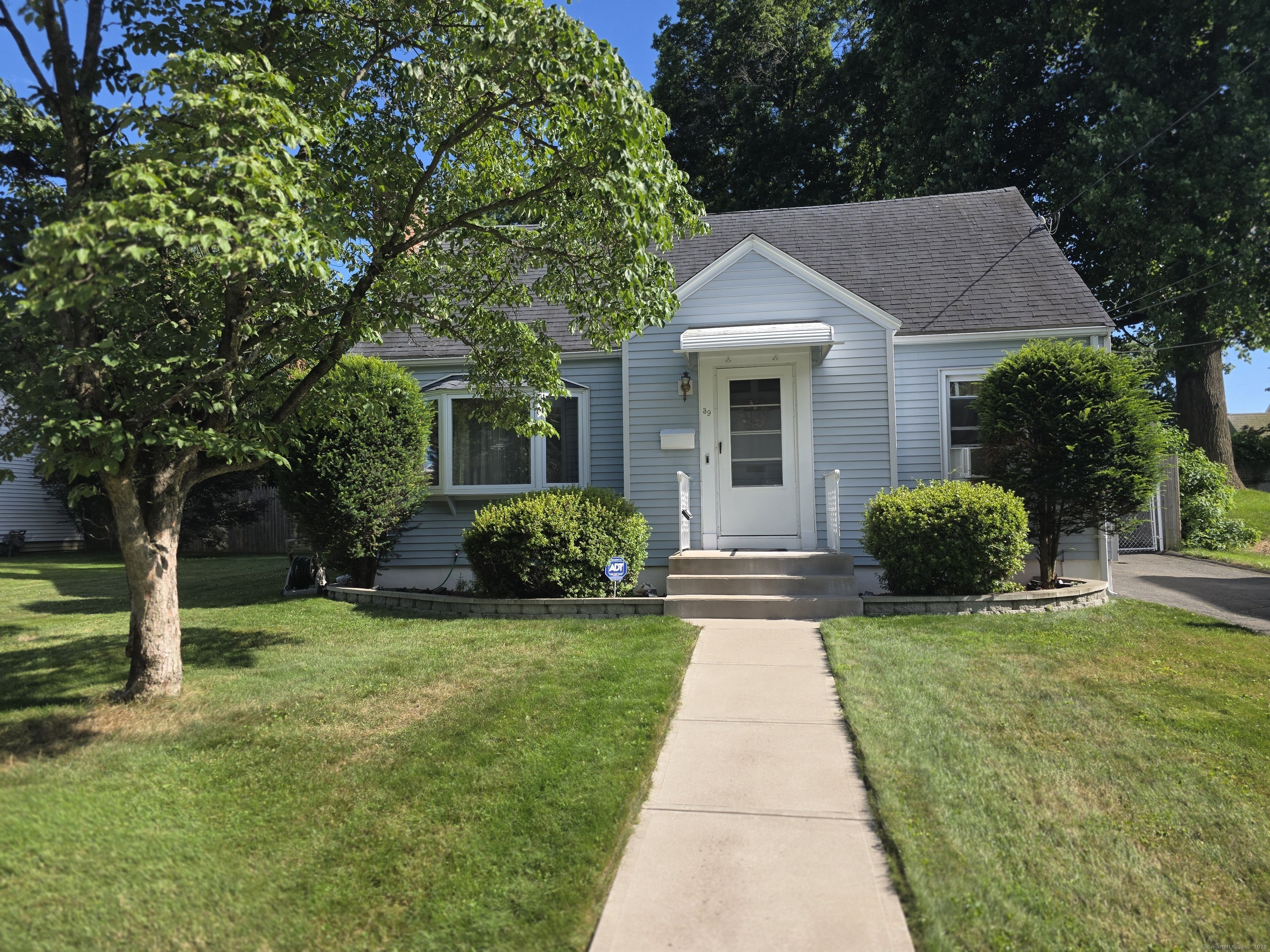 Property Photo:  39 Westphal Street  CT 06110 
