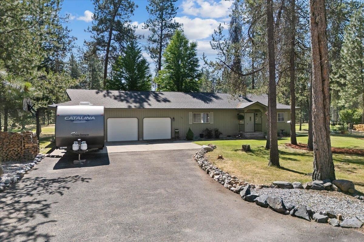 Property Photo:  207 Eagle Dr  WA 99109 