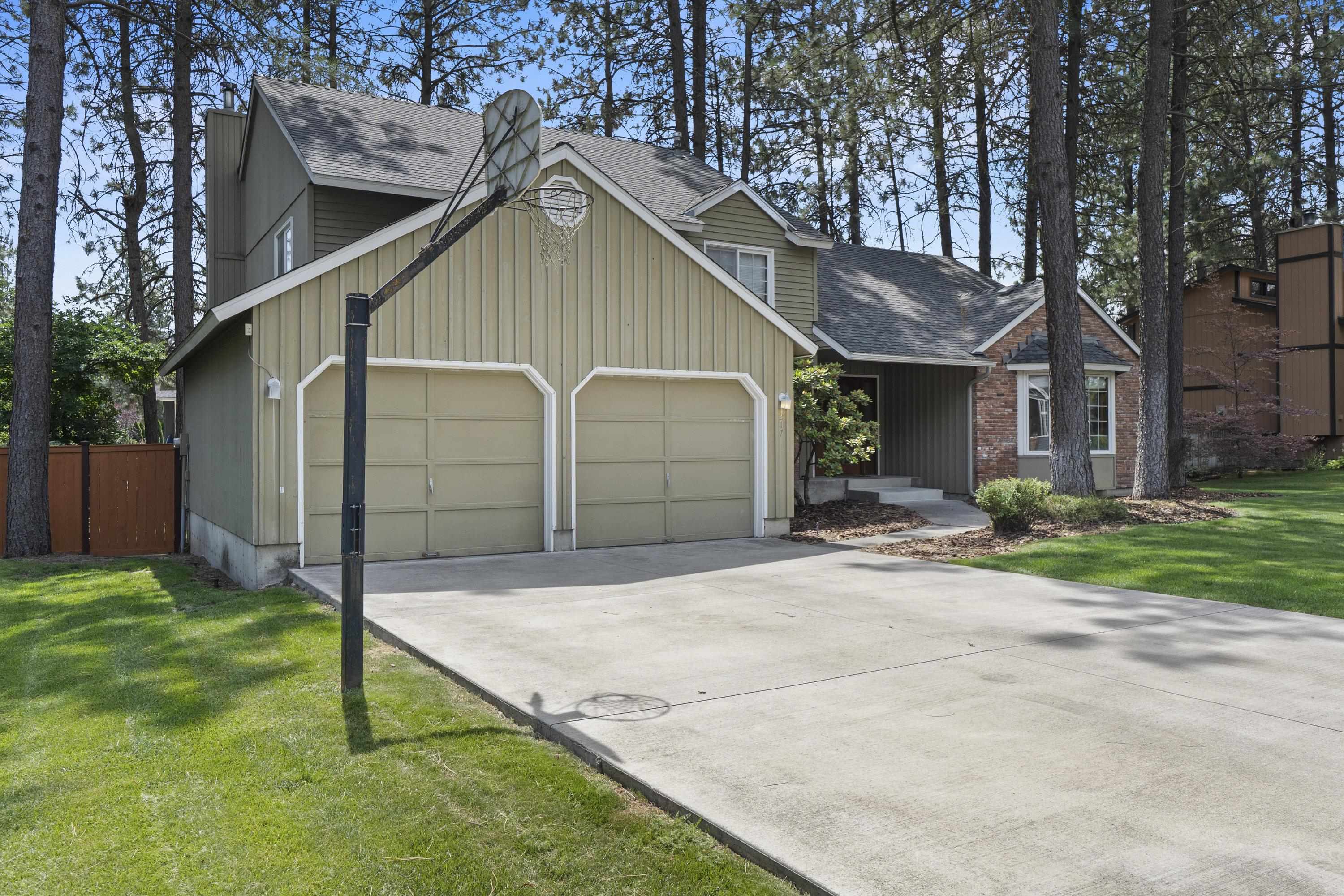 Property Photo: 217 W Woodway Ave WA 99218