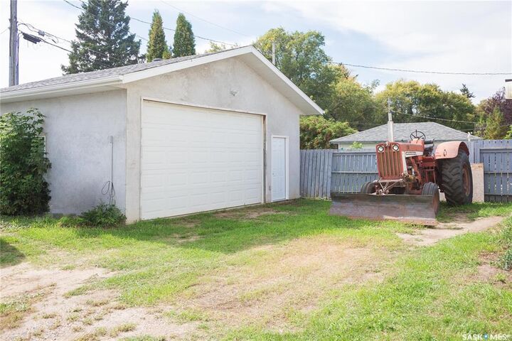 Property Photo: 597 River Street E SK S6V 2J2