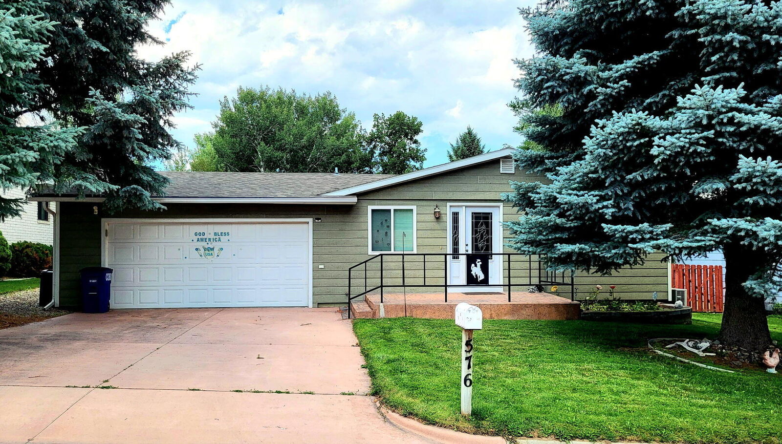 Property Photo: 576 Sesame Street WY 82834