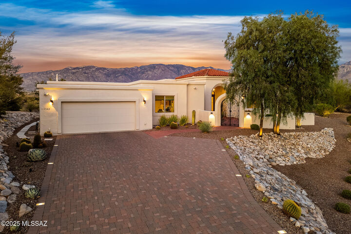 Property Photo: 13542 N Placita Montanas De Oro AZ 85755