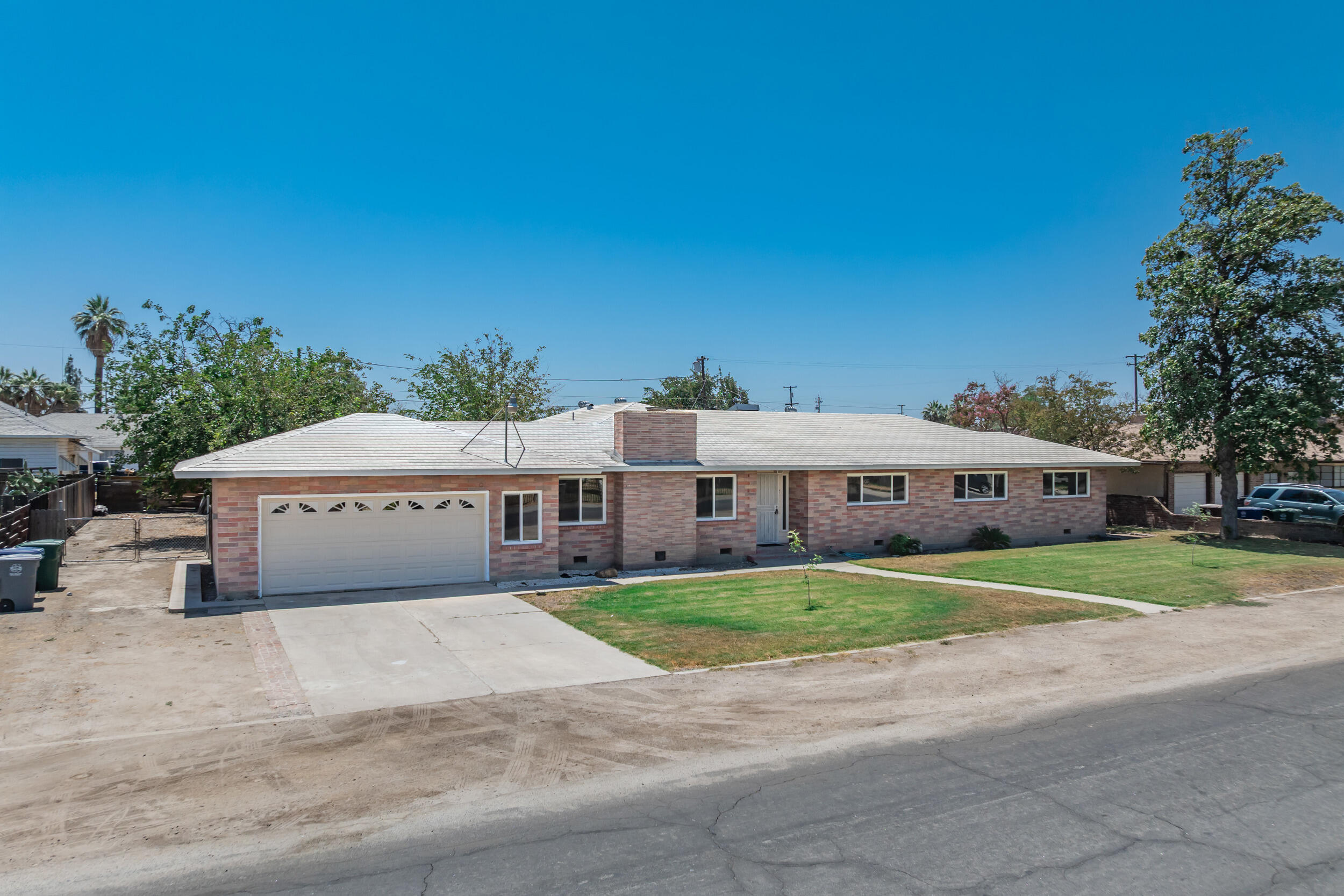 Property Photo: 3747 W Paloma Street CA 93656