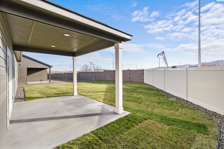 Property Photo:  1417 Jenna Ave  WA 99320 