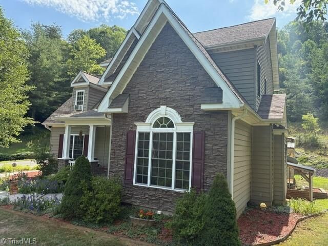 Property Photo: 3186 Silas Creek Road NC 28643