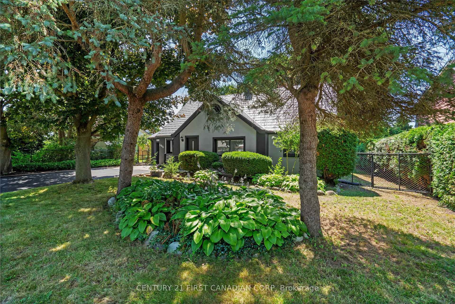 Photo de la propriété:  596 Kingsway Avenue N  ON N6H 3A1 
