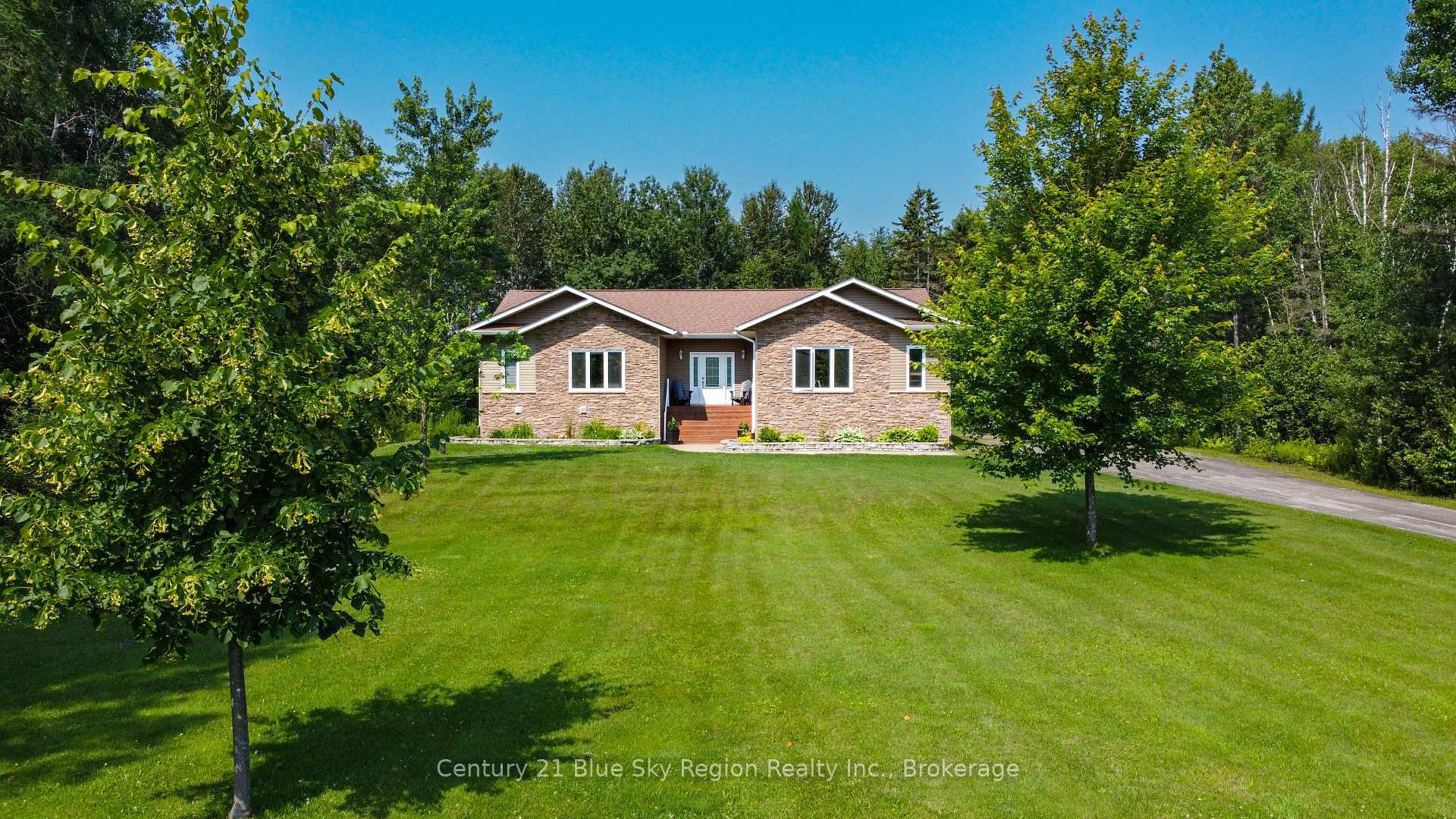 Photo de la propriété: 805 Evansville Drive ON P2B 2K5