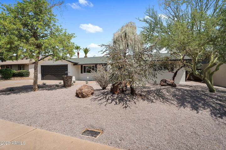 Property Photo: 1018 E Marigold Lane AZ 85288