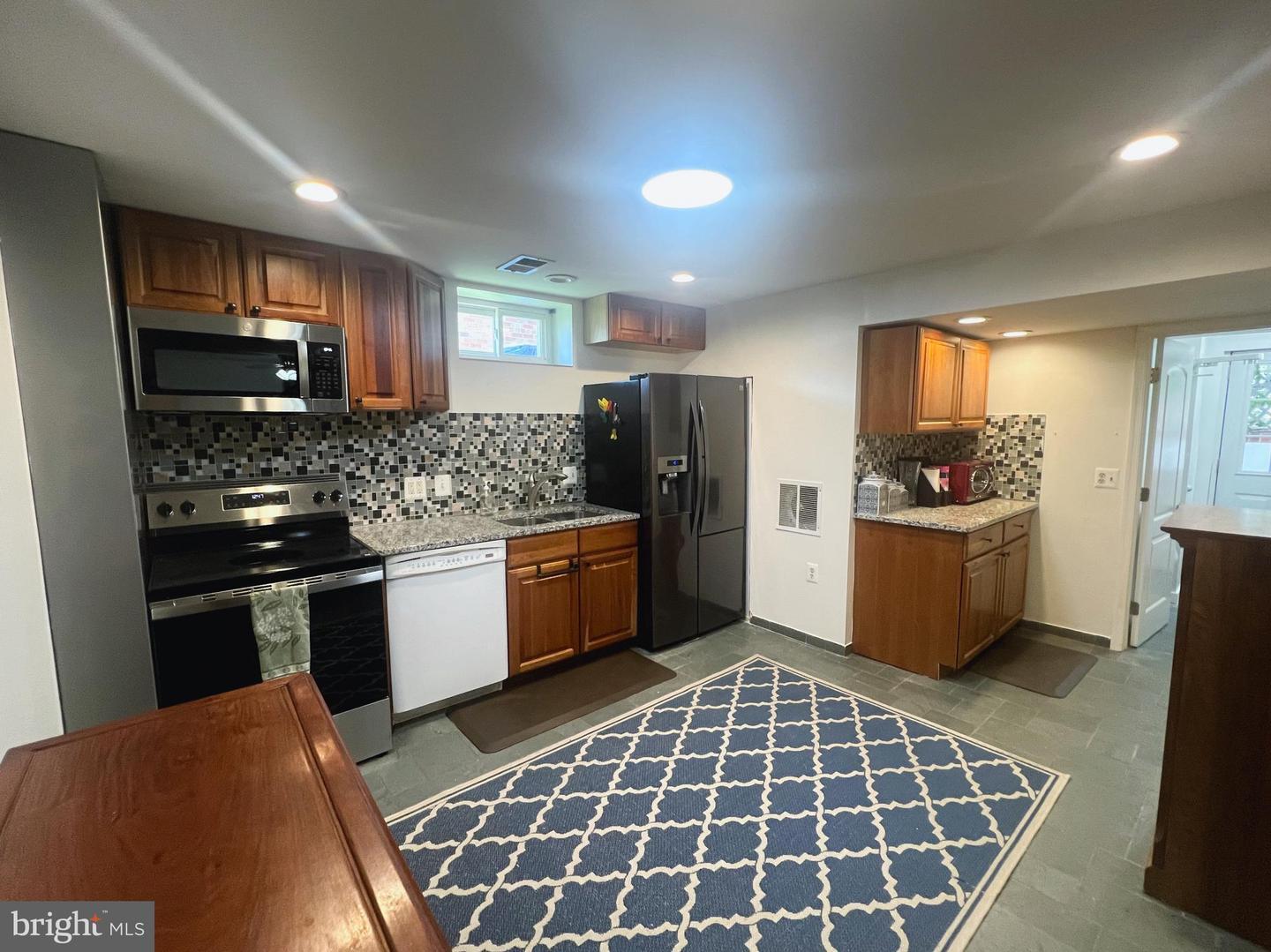 Property Photo:  2302 E Randolph Avenue Basement  VA 22301 
