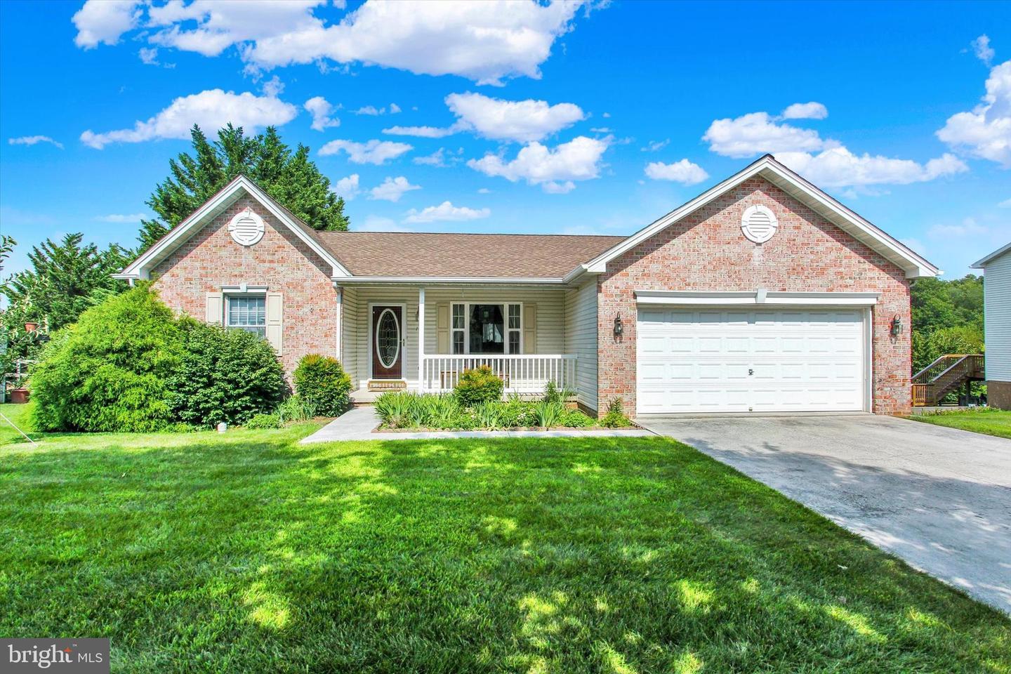 12 Yorktowne Court  Littlestown PA 17340 photo