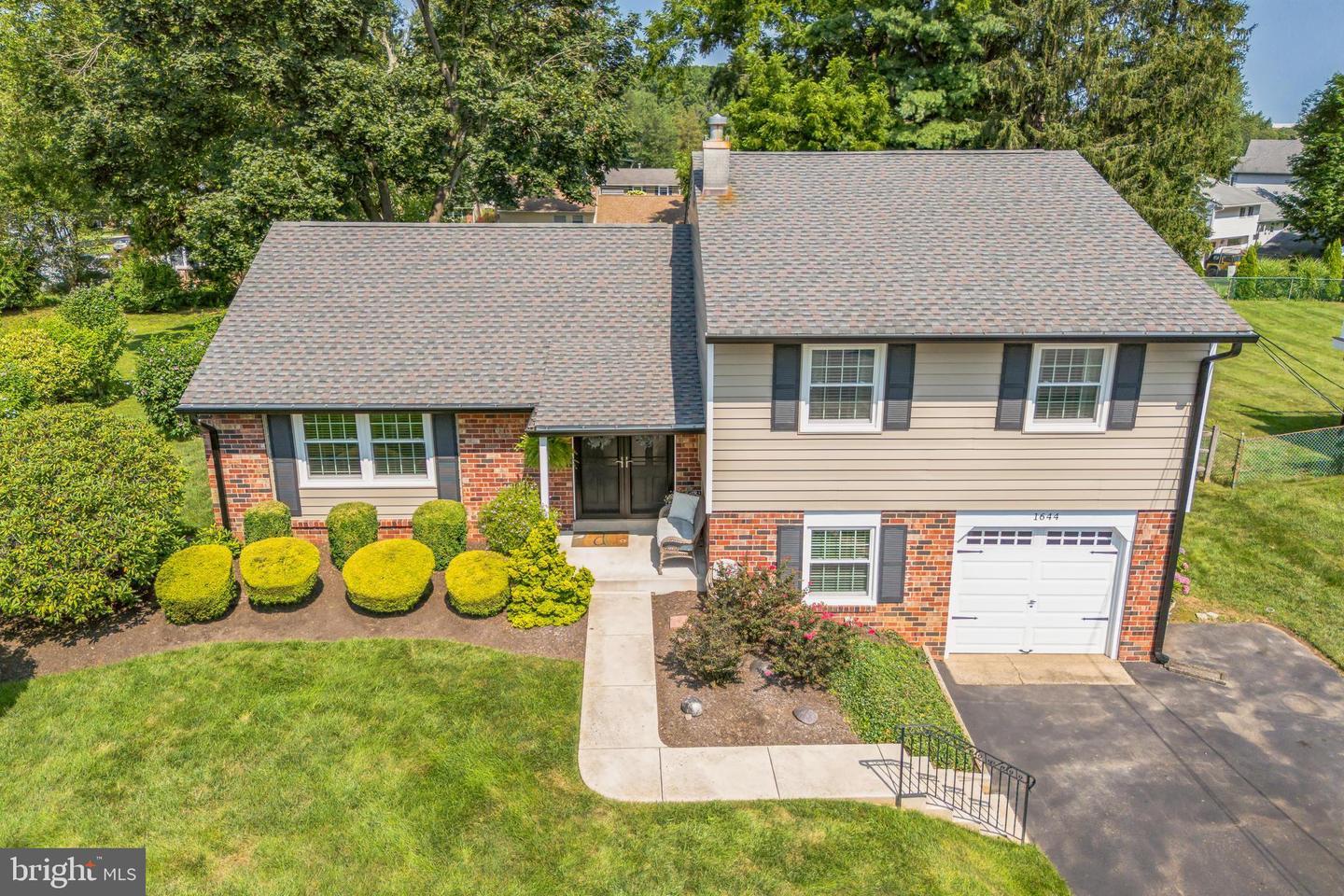 Property Photo: 1644 Jill Road PA 19090