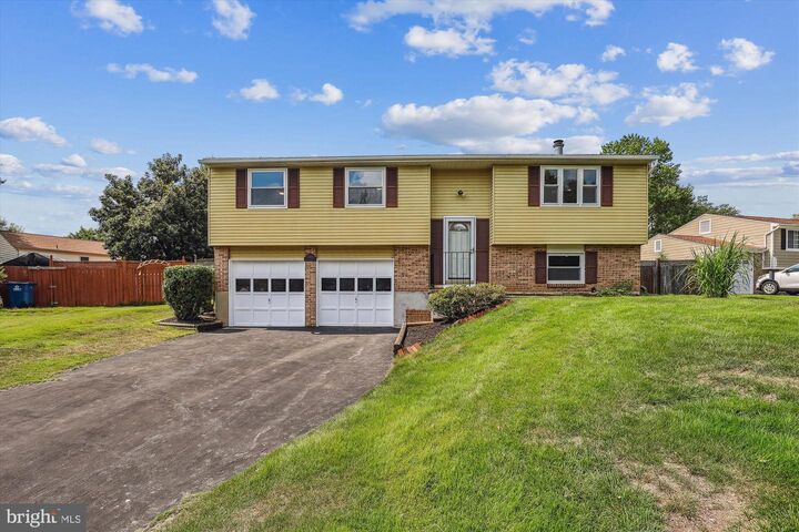 Property Photo: 7006 Bedrock Road VA 22306