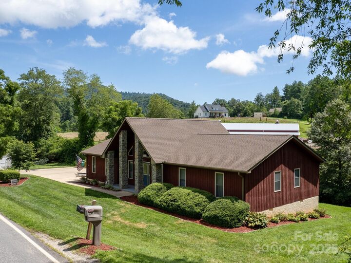 Property Photo: 20 Brooks Cove Road NC 28715