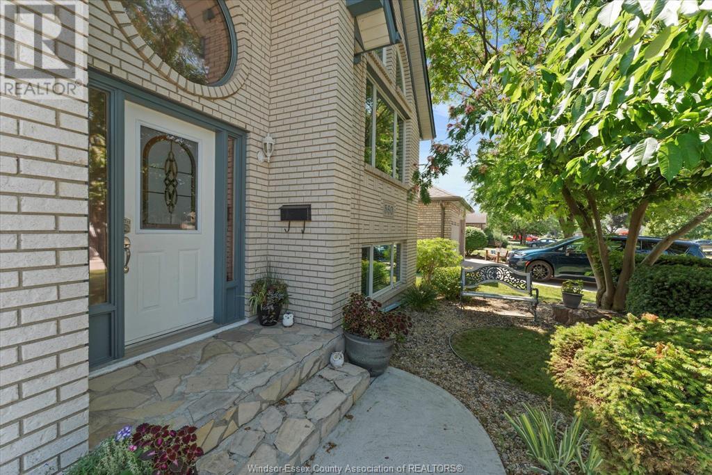 Photo de la propriété:  560 Revland Drive  ON N8N 4T1 