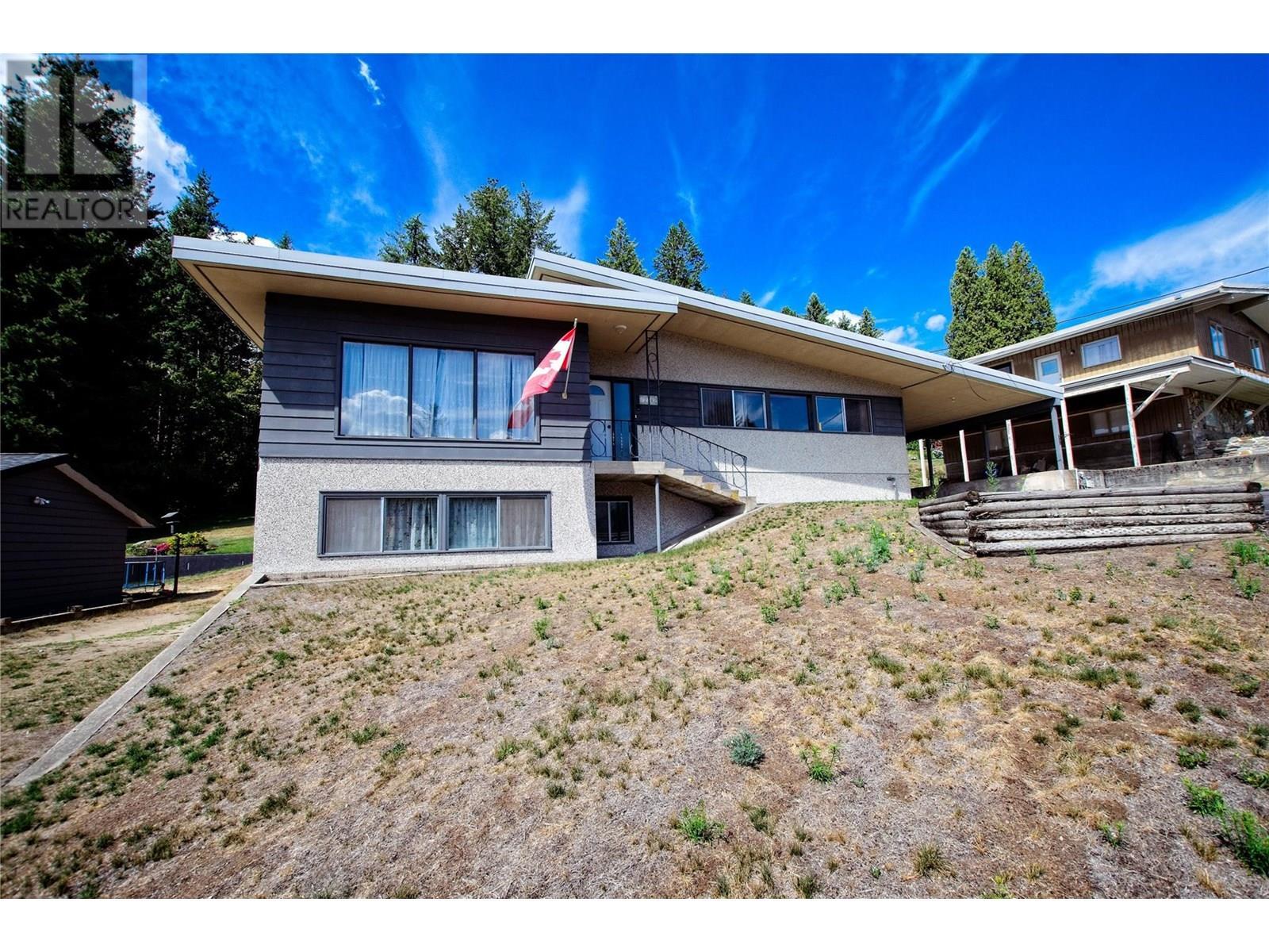 Property Photo: 2142 Crestview Crescent BC V1N 3B3