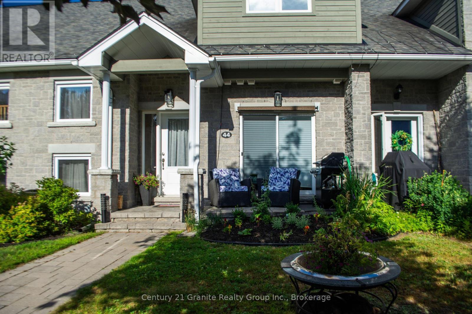 Property Photo: 44 Webb Circle ON K0M 1S0