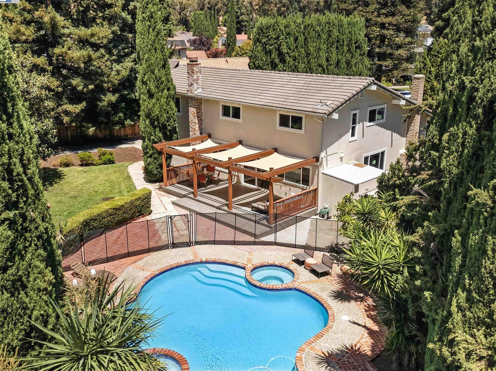 Property Photo: 213 Hidalgo Ct CA 94539