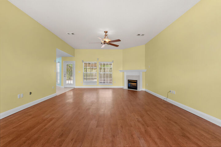Property Photo: 732 Denise Drive FL 32536