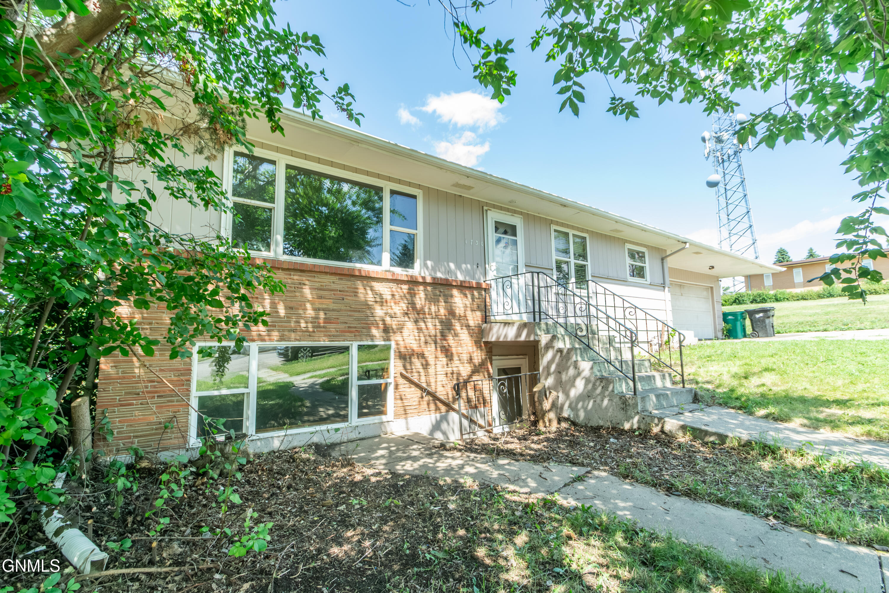 Property Photo:  1730 N 15th Street  ND 58501 