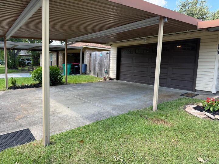 Property Photo: 5103 Cinnamon Lane TX 77521