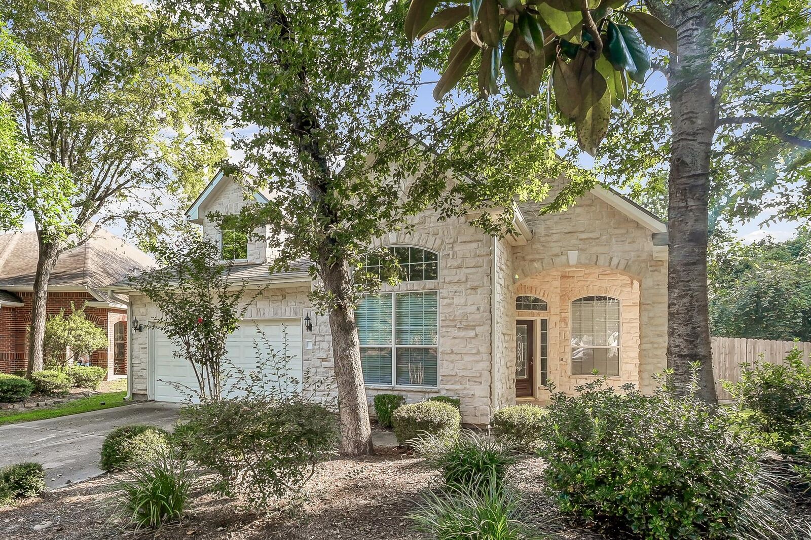 Property Photo: 71 E Victory Lake Drive TX 77384