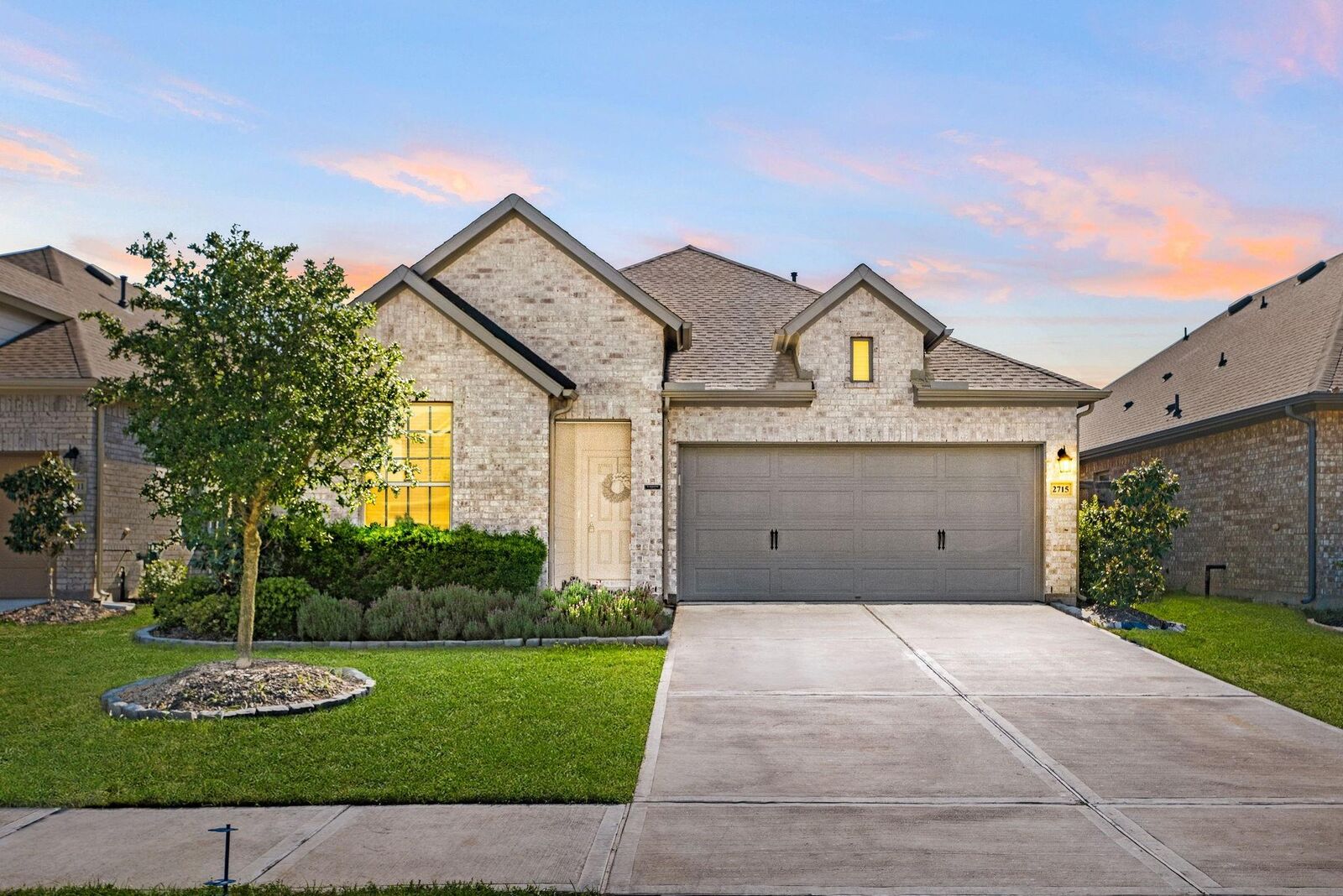 Property Photo: 2715 Chestnut Oak Circle TX 77494