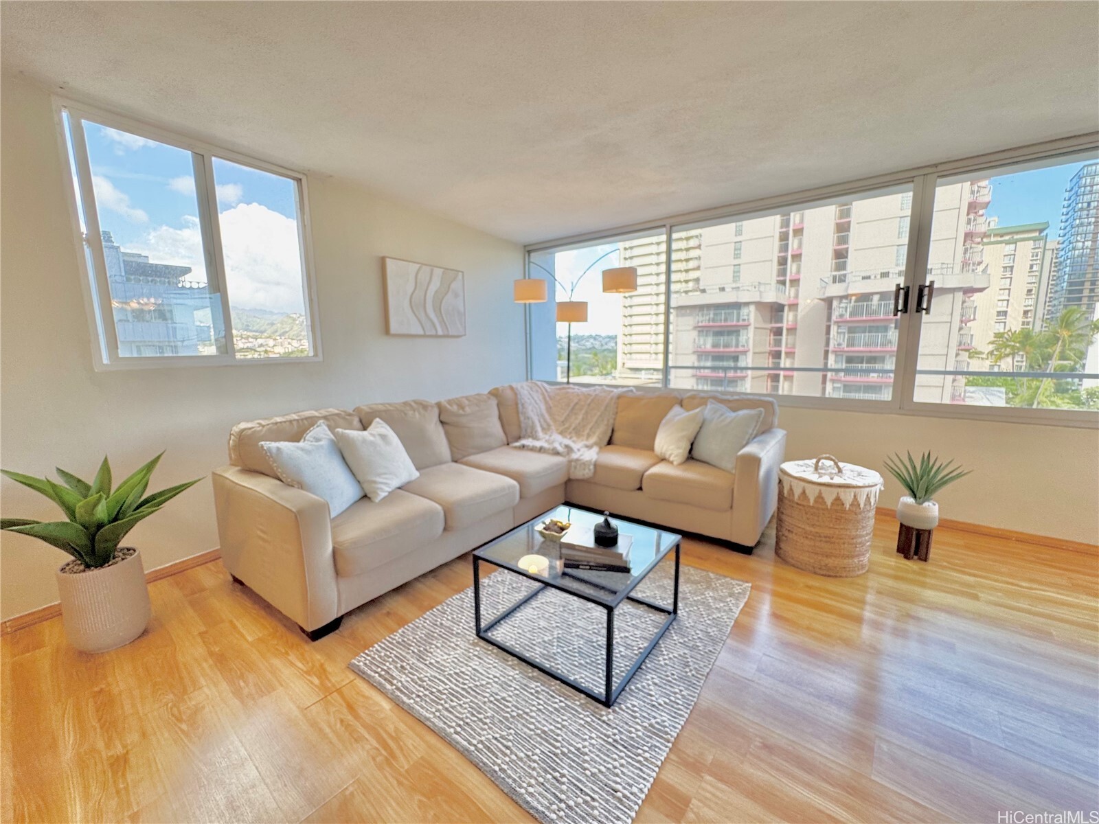 Property Photo: 435 Seaside Avenue 709 HI 96815