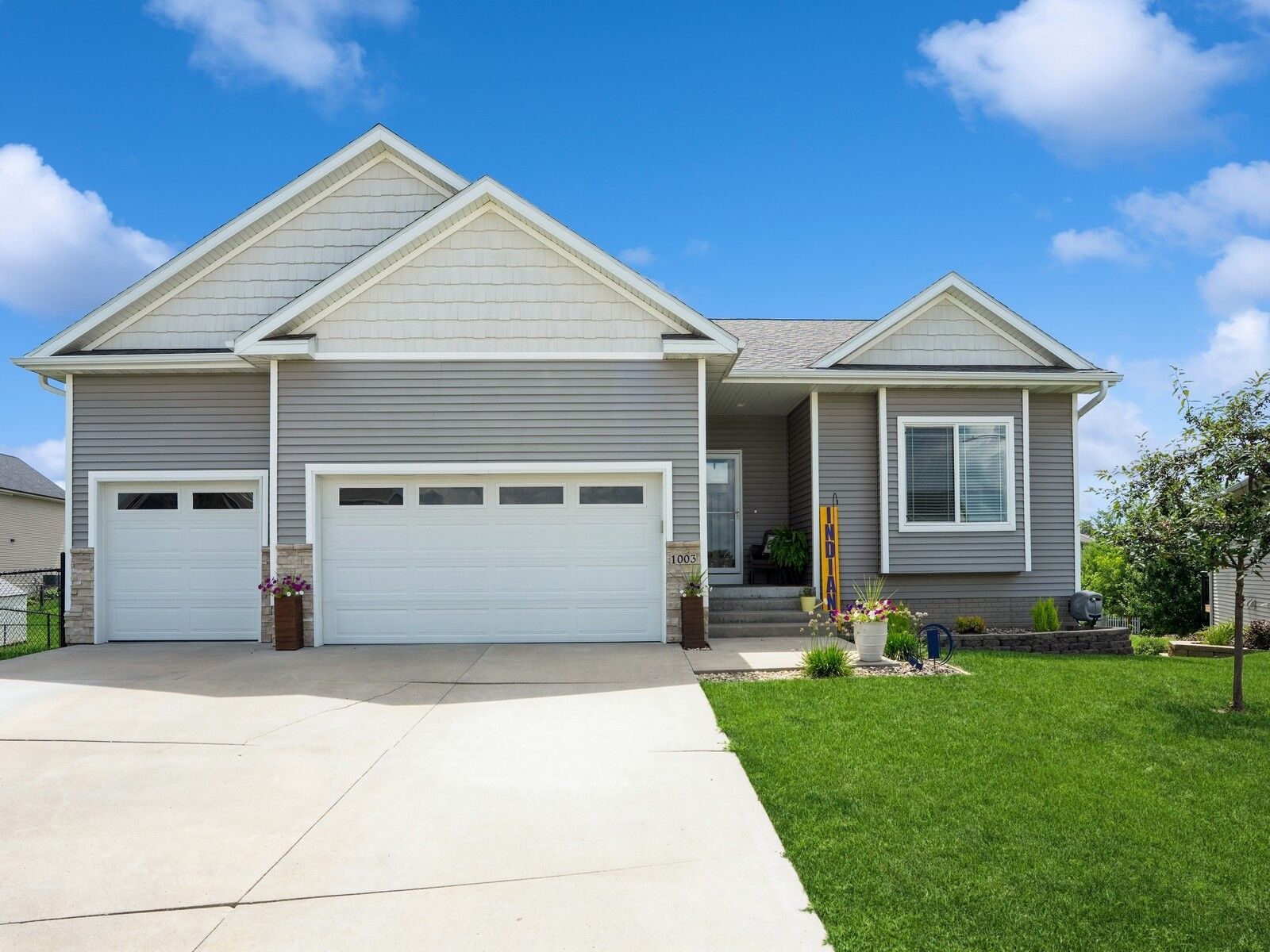 Property Photo:  1003 E Madison Avenue  IA 50125 
