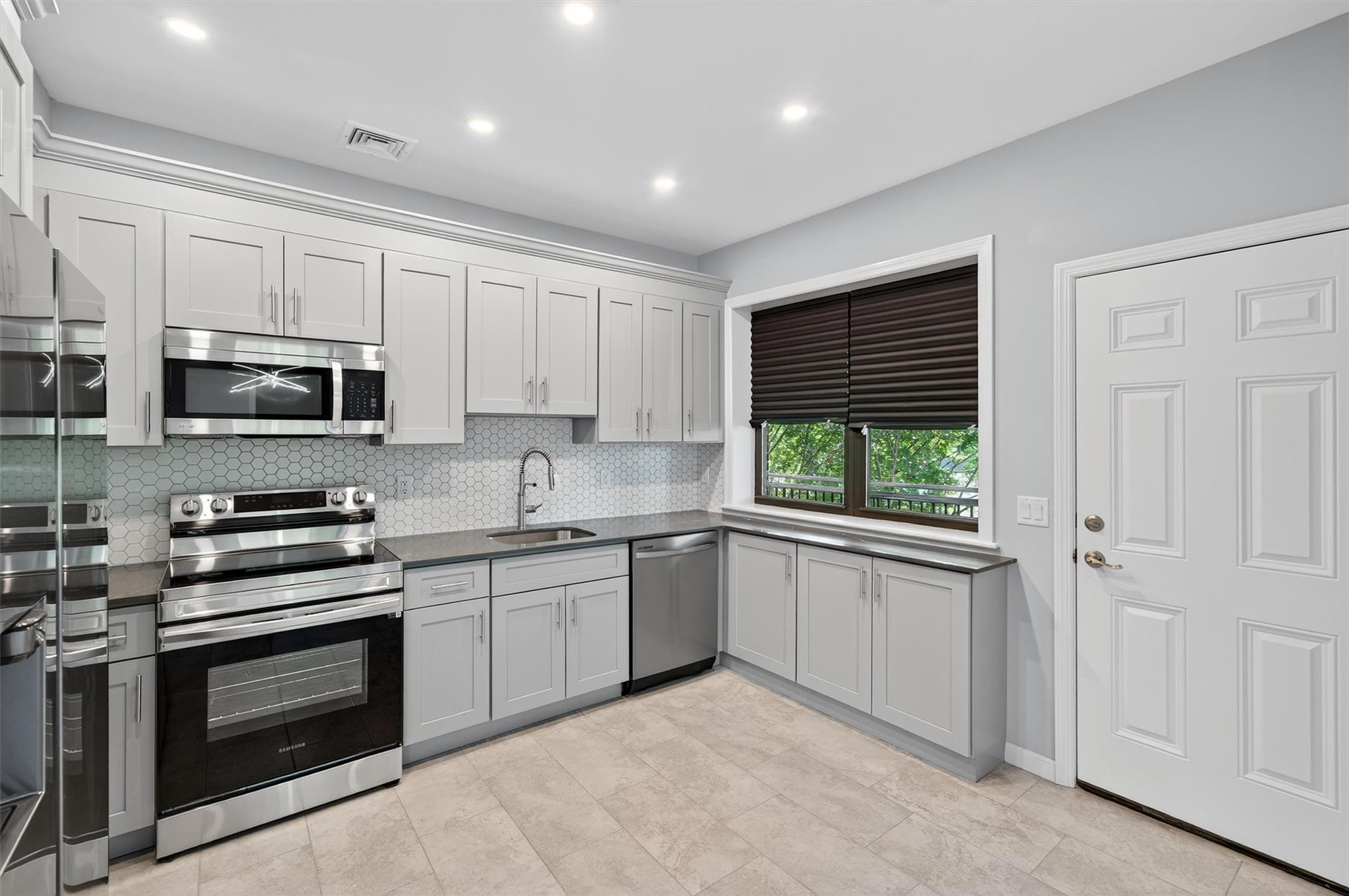 Property Photo:  90 Linden Avenue 6  NY 10940 